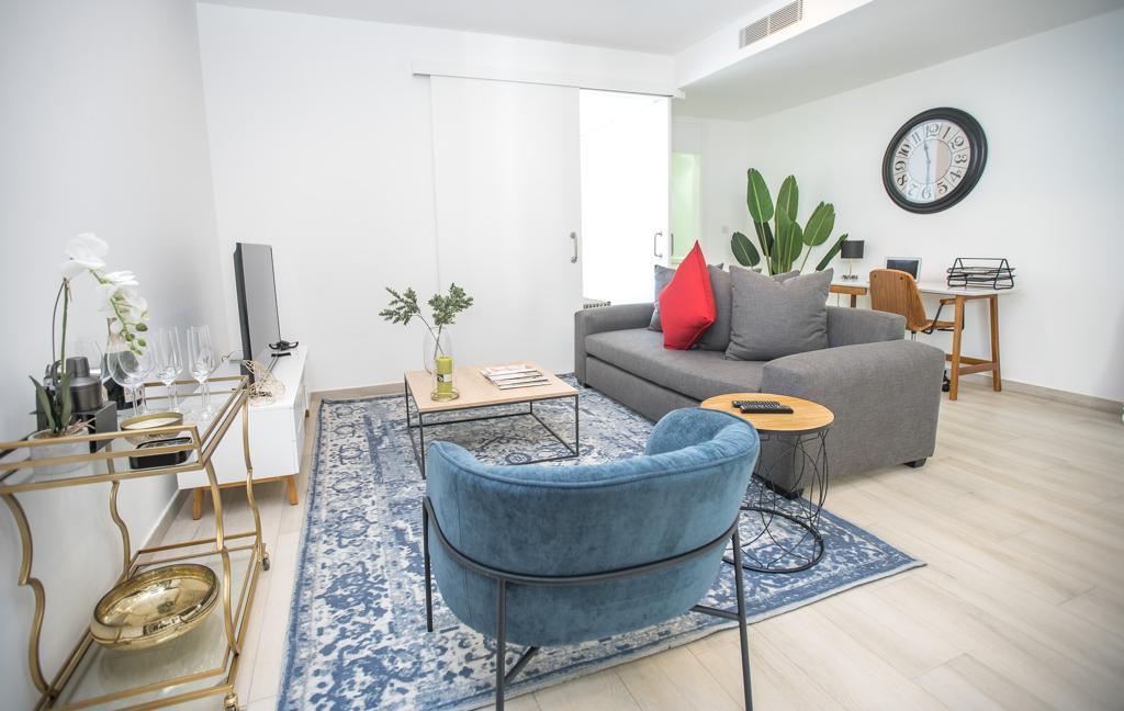 Airport West Luxury Apartment